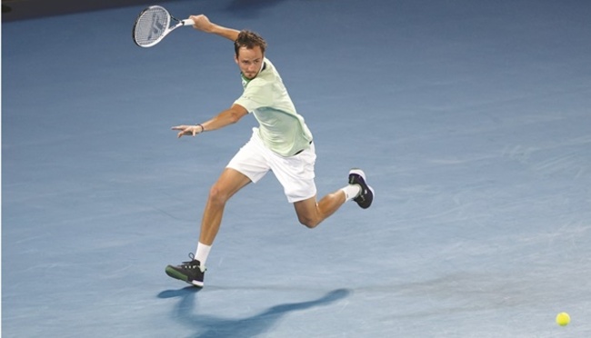 Medvedev fights back to defeat Auger-Aliassime