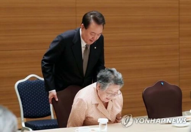 Yoon invites Korean atomic bomb victims in Hiroshima for Chuseok