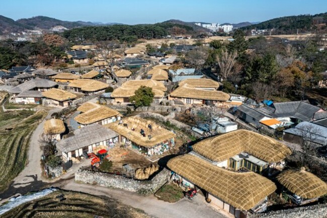 [A NIGHT AWAY] From hot springs resorts to old folk villages, Asan has you covered