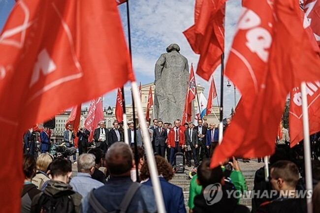 RUSSIA COMMUNISTS WWII