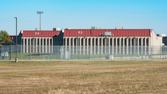 Oklahoma moves closer to eliminating private prisons