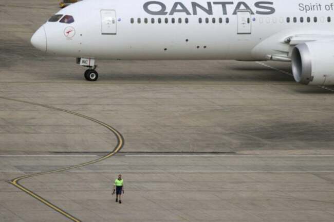Qantas apologizes after Aussie regulator alleges ticket sale for canceled flights