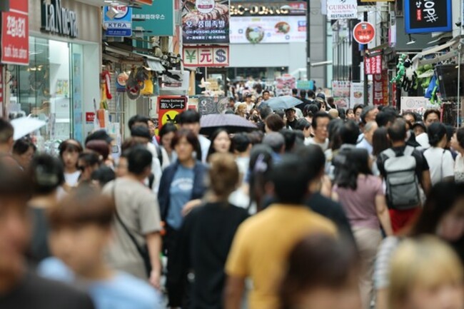 Korea to offer more tax-free shopping, waive visa fees for Chinese tourists