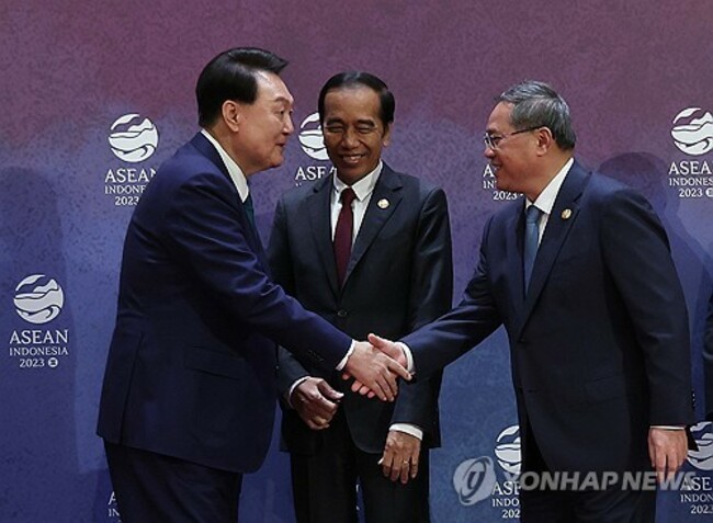 S. Korea, China in talks to arrange meeting between Yoon, Li Qiang