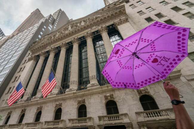 Wall Street loses ground as weak stretch continues