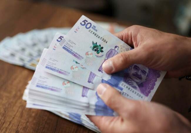EM currencies seen facing uphill battle as dollar's supremacy continues