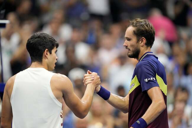 Medvedev upsets Carlos Alcaraz to deny US Open blockbuster final