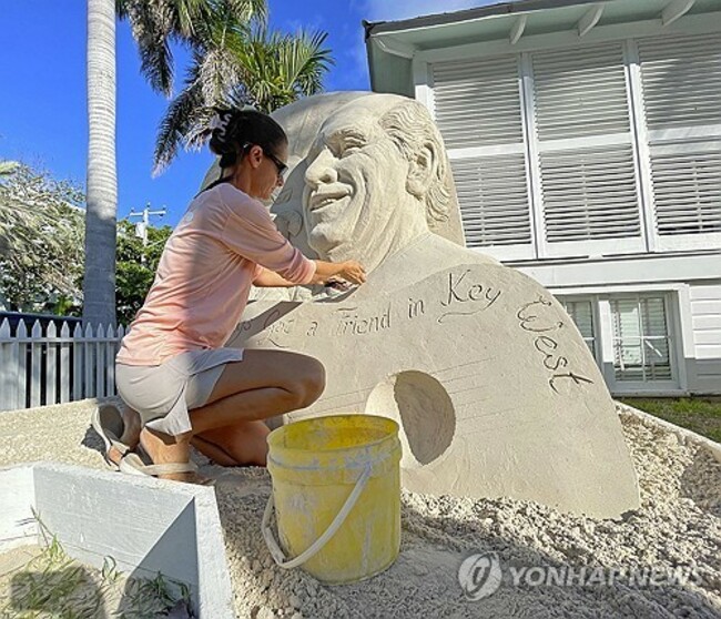 Jmmy Buffett Sand Sculpture