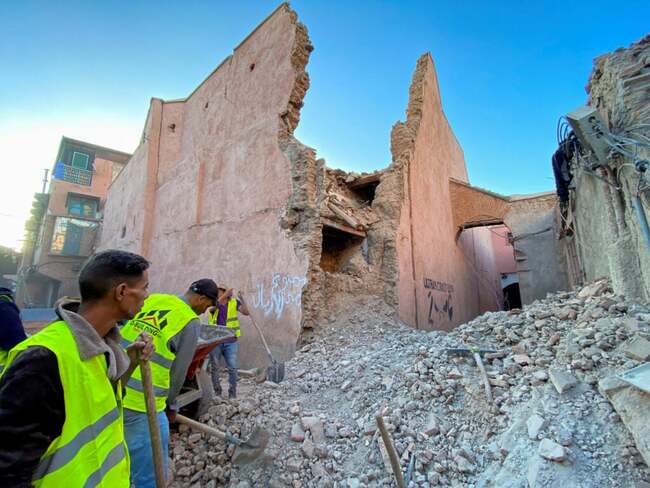 Morocco earthquake kills more than 2,000 people, survivors sleep outdoors
