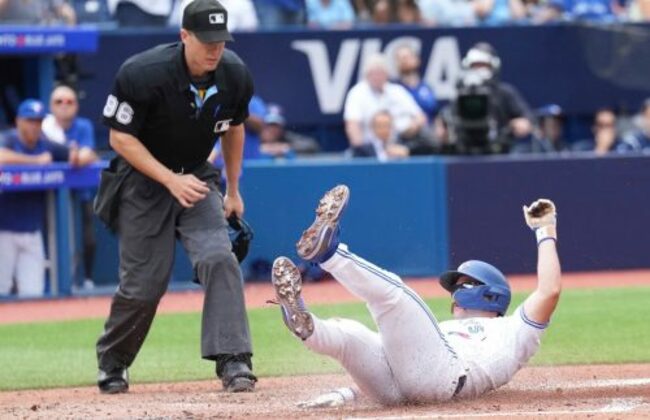 KC's Ragans throws three straight wild pitches, Blue Jays sweep Royals with 5-2 win