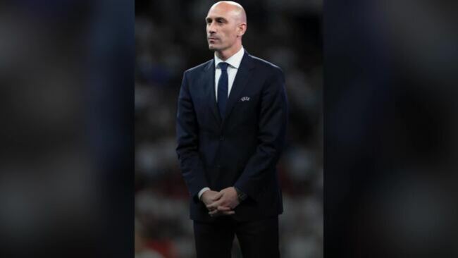 Luis Rubiales resigns as Spanish FA president over Jenni Hermoso kiss