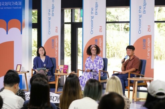 Poet Jin Eun-young, Booker winner Bernardine Evaristo discuss 'collapse,' rising from the ruins at writer's festival