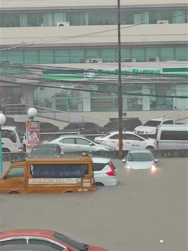Floods hit some areas in Mandaue, Cebu cities