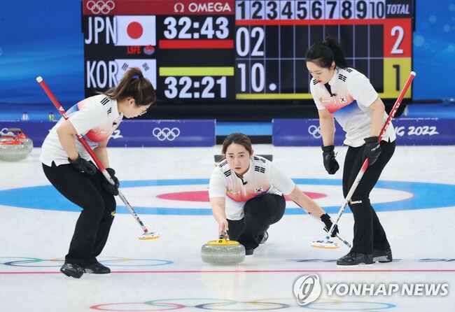 (Olympics) S. Korea tops Japan in curling rival match; bobsledders well out of contention