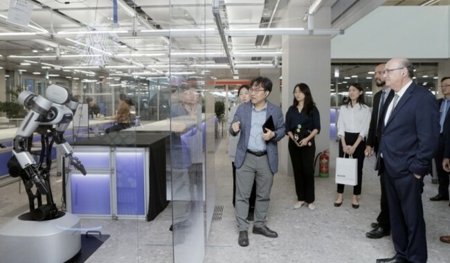 [Photo News] IDB chief at Naver