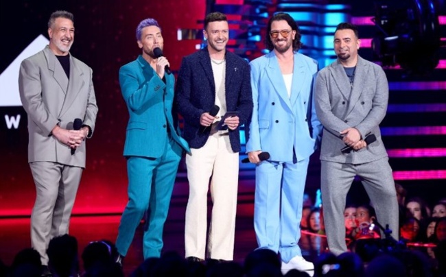 Iconic 90s boyband *NSYNC reunite for the first time in 10 years at MTV VMAs