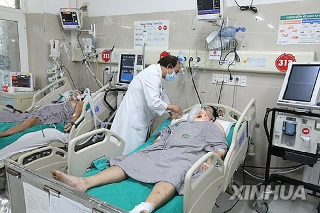 (SPOT NEWS)VIETNAM-HANOI-APARTMENT BLOCK-FIRE-RESCUE