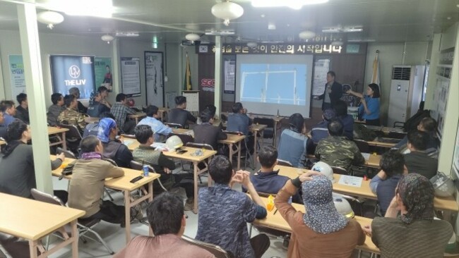 Korea to shut down foreign worker support centers despite labor expansion