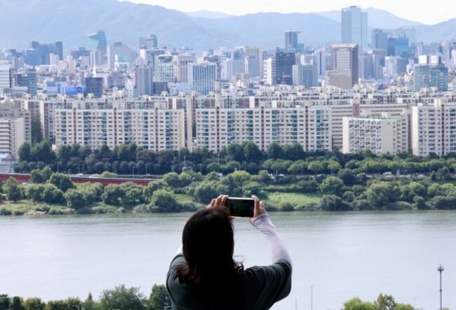 [Photo News] Apgujeong gets the green light for face-lift