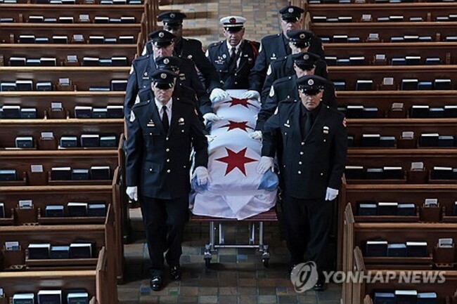 APTOPIX Chicago Firefighter Funeral