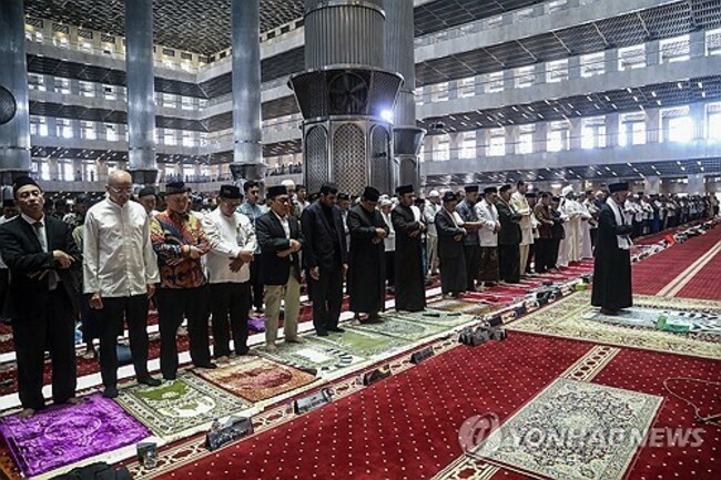 INDONESIA MASS PRAYER