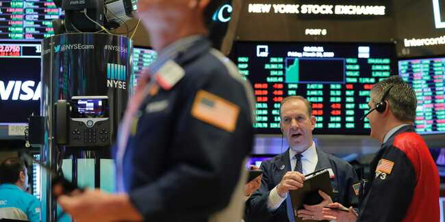 US stocks fall as traders weigh earnings reports and economic growth projections