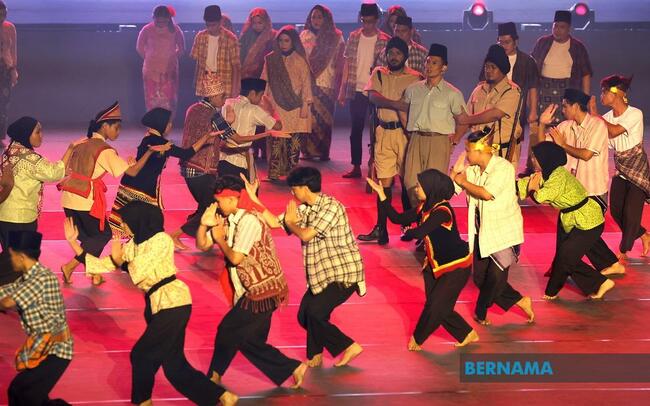 'SEGULAI SEJALAI' MUSICAL THEATRE DRAWS ROUSING APPLAUSE FROM AUDIENCE