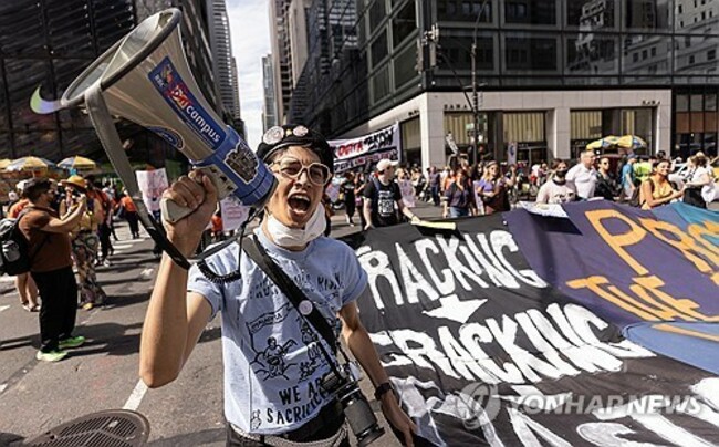 epaselect USA NEW YORK MARCH TO END FOSSIL FUELS