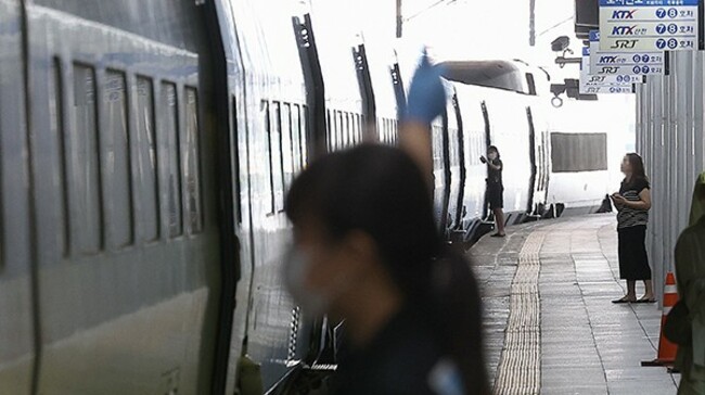 Korean railway workers warn 2nd strike after 1st one ends