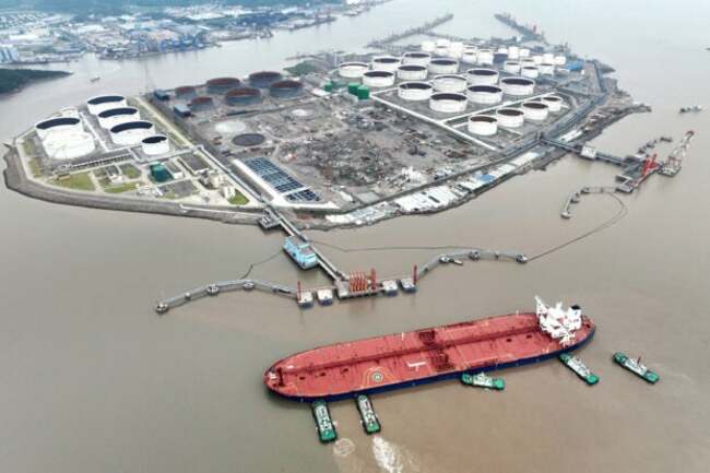 Oil climbs on supply concerns, recovery in China demand