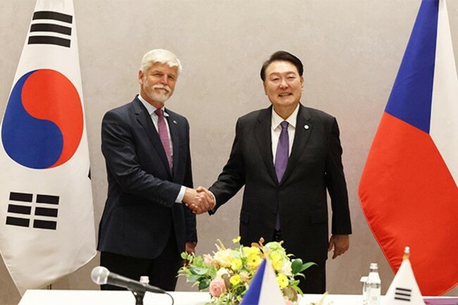 Yoon calls on Czech Republic to engage Korean companies in nuclear power plant