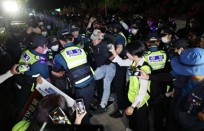Court rules ban on late-night demonstrations violates the freedom of assembly opening the door to overnight demonstratio