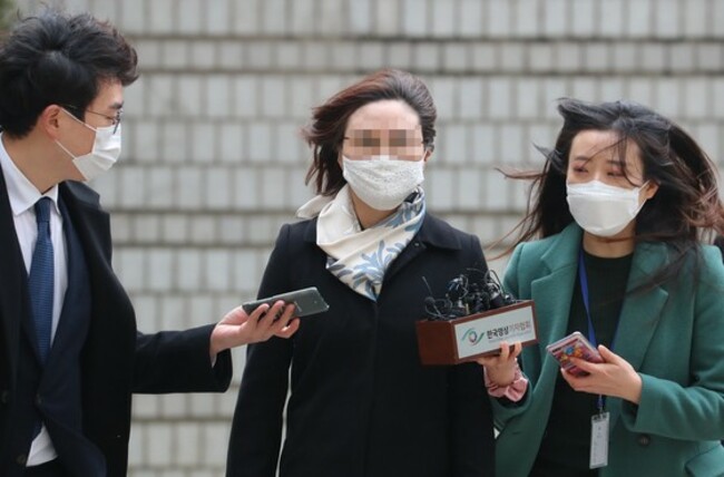 Wife of former Justice Minister Cho Kuk granted early release from prison