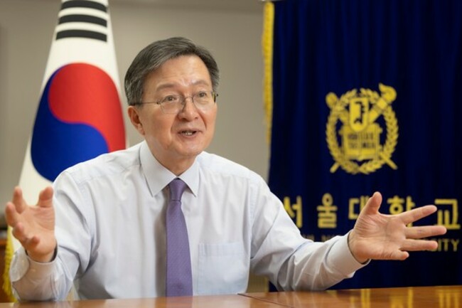 [Meet the President] SNU envisions becoming biotech hub in itself