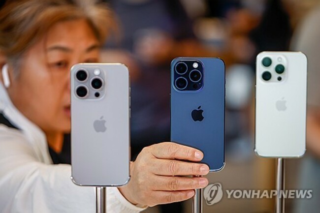 CHINA CONSUMER GOODS APPLE IPHONE