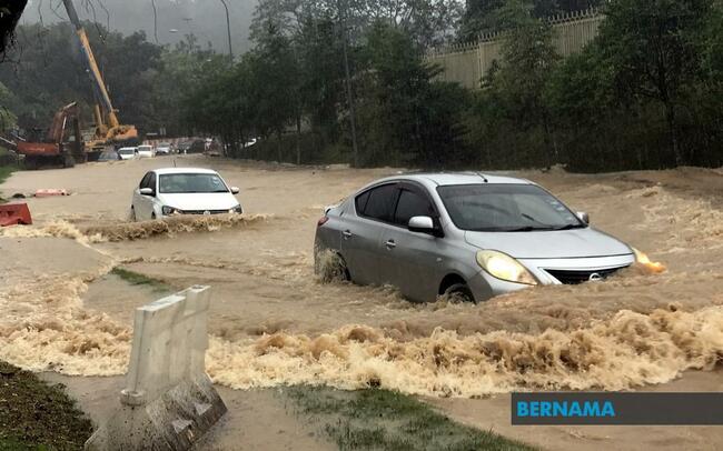 FLASH FLOODS IN SEVERAL STATES DUE TO MONSOON TRANSITION PHASE