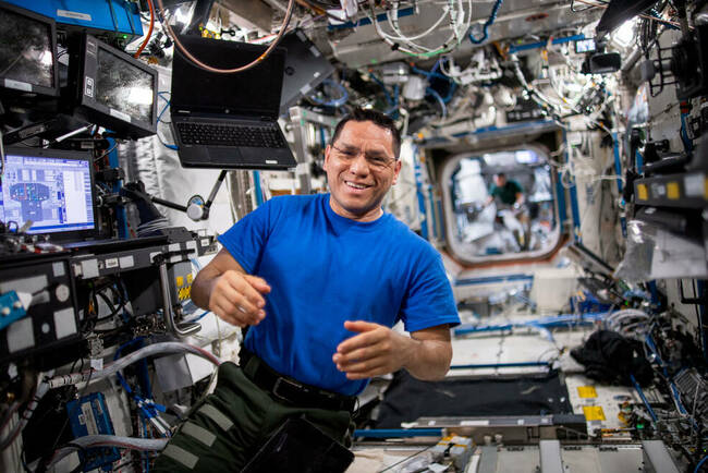 NASA's Record-Setting Astronaut Set for Live Earth Return