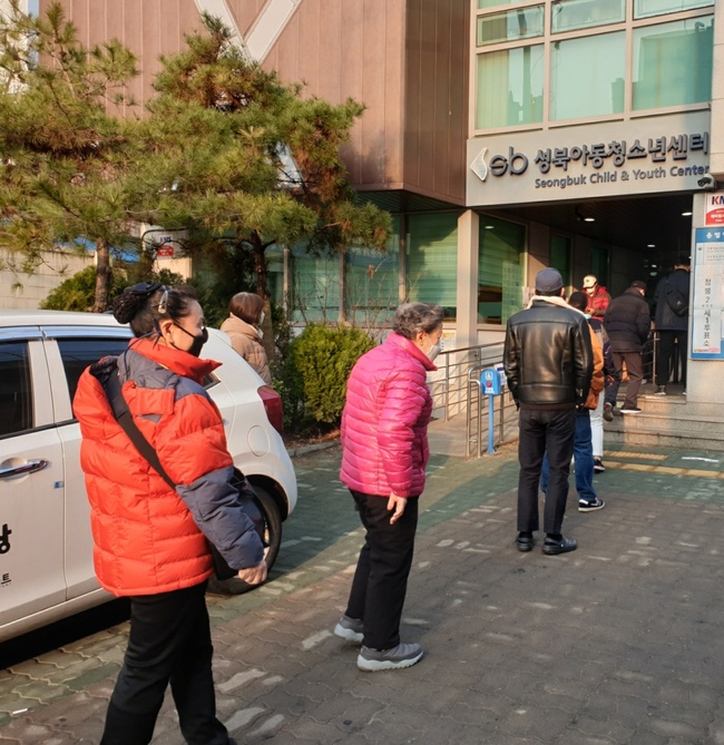 [Election 2022] Voters flock to polling stations despite record virus cases