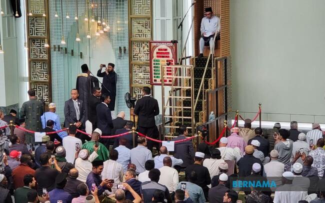 PM ANWAR DELIVERS FRIDAY SERMON AT NEW YORK MOSQUE