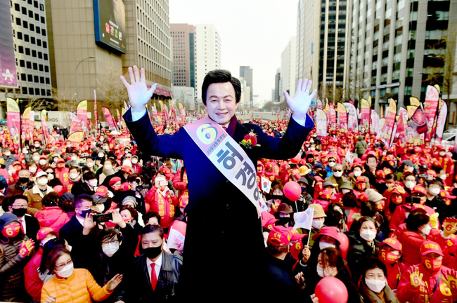 Yoon wins by 0.74% point; Huh Kyung-young gets 0.83% of votes