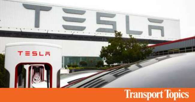 Carper Urges Tough US Rules Barring Gas-Powered Cars by 2035