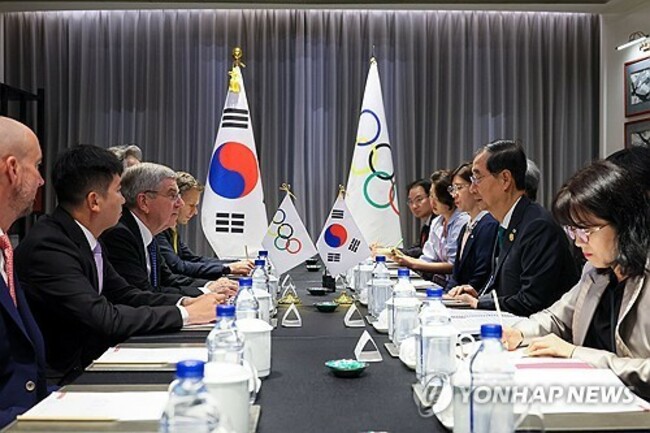 PM meets with IOC chief, Kuwaiti crown prince in Hangzhou