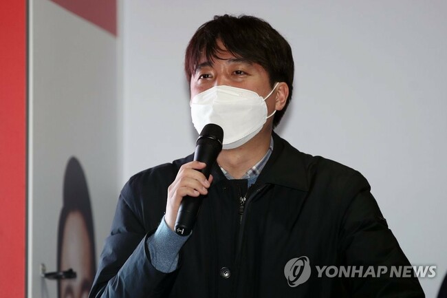 (2nd LD) Main opposition party chief Lee tests positive for virus in rapid antigen test