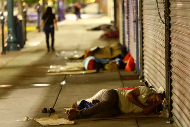 El Paso, Texas ‘at breaking point' as migrants flood border, mayor says