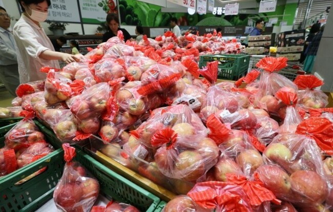Golden apples: Why fruit prices are national issue in early autumn