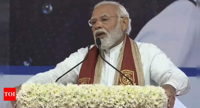 gandhinagar: Gujarat: PM Narendra Modi holds roadshow; delivers 1st convocation speech at Gandhinagar's Rashtriya Raksha University