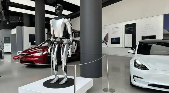 Tesla Optimus: A Glimpse into the Future of Robotics and AI Integration