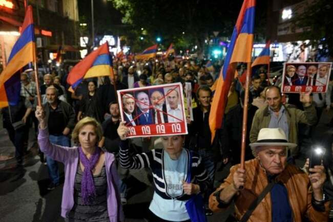 Thousands flee into Armenia after Azerbaijan retakes enclave