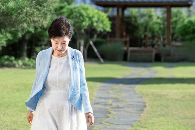 Ex-President Park apologies for impeachment but challenges failure label