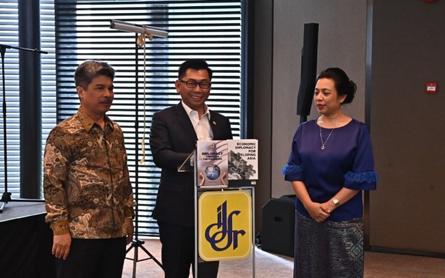 IDFR LAUNCHES BOOKS ON DIPLOMATS EXPERIENCE IN HANDLING COVID PANDEMIC, ECONOMIC DIPLOMACY